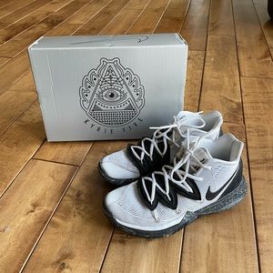 Nike Kyrie 5 Basketball Shoes Size 8.5